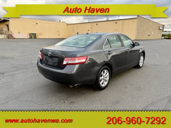 2011 Toyota Camry LE - $6,40063622986966403124