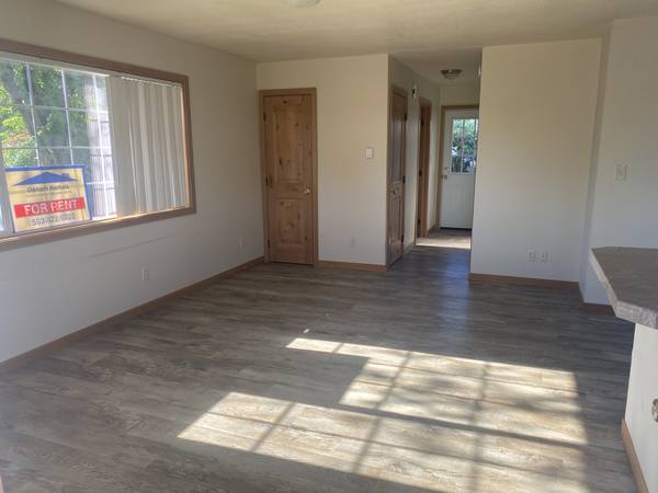$1,550 / 1br - Apartamento de 1 habitación en un tranquilo complejo (Milwaukie)64039057619330121