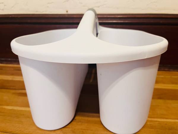 Amplio organizador con 2 compartimentos, cubo con asa para limpieza - $10 (Somerville)63471381535489122
