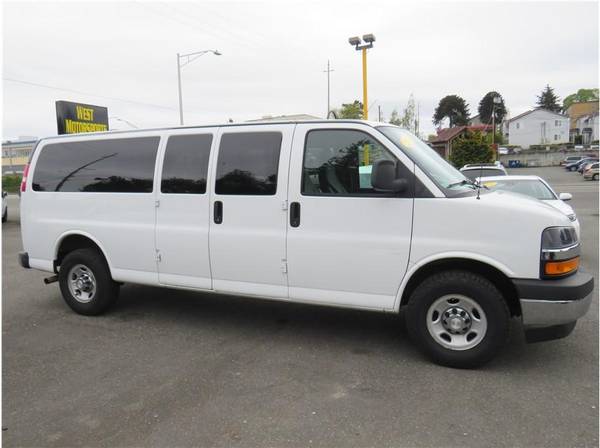 2017 Chevrolet Chevy Express 3500 Passenger LT Extended Van 3D ESPECIALIZADO EN GOO - $12,995 (+ West Motorsports Inc)63617379937153123