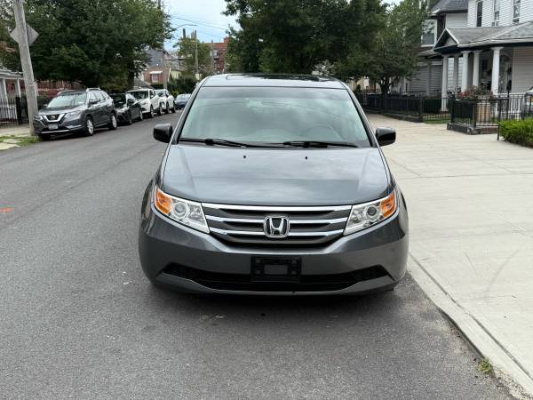 2011 Honda Odyssey EX-L 8 pasajeros funciona excelente minivan cargado - $5500 (Brooklyn)63618003650179121
