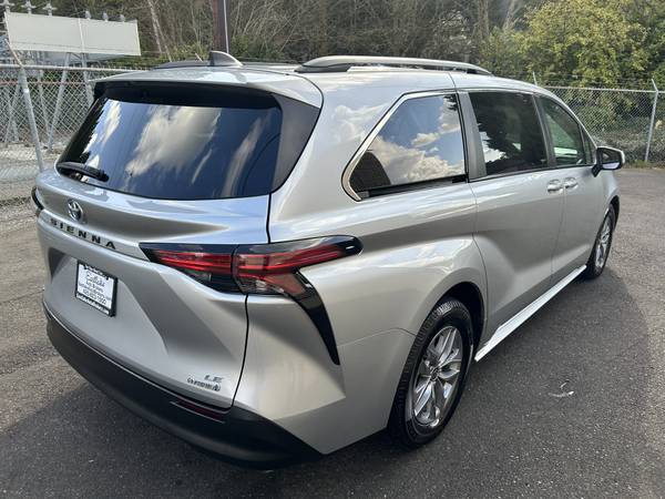 2022 Toyota Sienna LE AWD Híbrido --1 dueño, título limpio, aleaciones, cuero - $30,995 (kirkland)63613978558081124