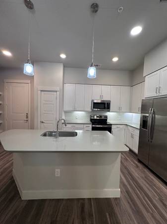 $1,366 / 1br - 819ft2 - *10 Weeks Free!* Beautiful Luxury Apartment Downtown! ~ Available Now! (Downtown ~ Nine Mile ~ Sloans Lake ~ LoHi ~ RiNo ~ MSU)63666650319745122
