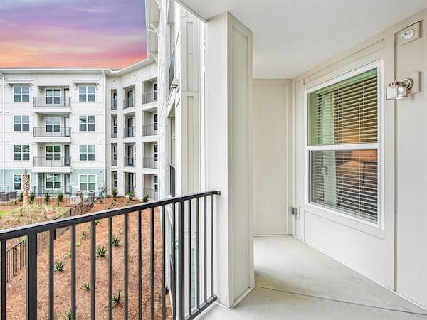 $2,249 / 3br - 1434ft2 - Elevators, Window Coverings, Wood Plank Inspired Flooring64015946858243121