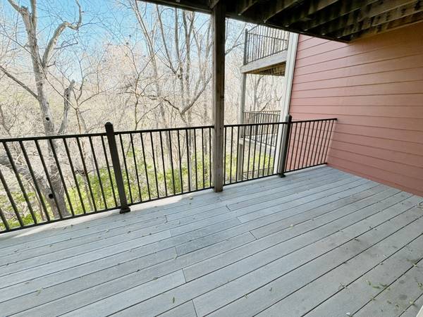 $1,050 / 1br - 665ft2 - Move on up with a Great Special! (Join us on the hill!)63681733066369121