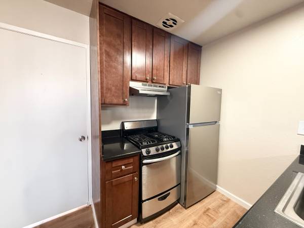 $1,795 / 1br - 600ft2 - Remodeled, Bright 1bed - Great Location w/Parking Available! (oakland east)63852073488897124