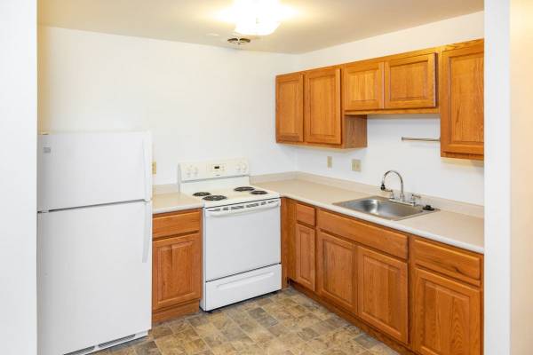 Ceiling Fan, Laundry Suites, Electric Range/Oven 1