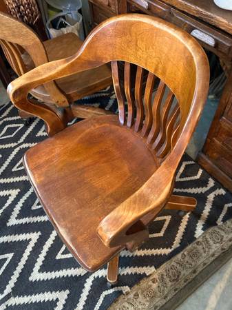 Antique Office chair..SOLID WOOD! - $150 (Lakeway)634358114091531216