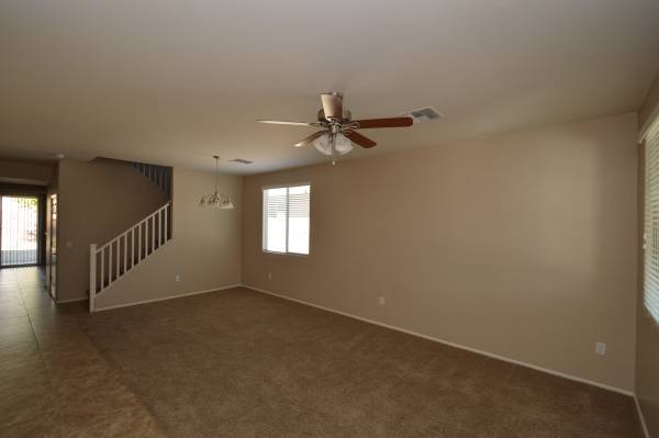 $2,400 / 5br - 2903ft2 - 🏡 Hermosa casa de 5 habitaciones ubicada en el codiciado distrito escolar Vail (10439 S Cutting Horse Drive)63675014265473121
