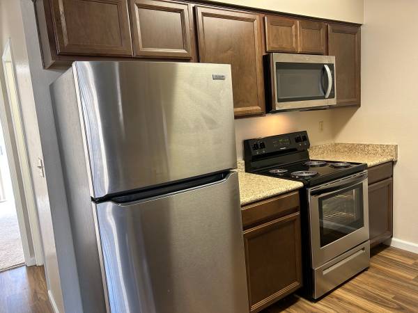 $1,550 / 1br - 700ft2 - AVAILABLE NOW! SINGLE LEVEL 1 BED 1 BATH, TOUR TODAY! ($0 APPLICATION FEES, $100 DEPOSIT DUE WITH APPLICATION!)63798508939649124