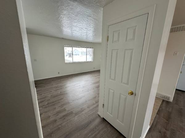 $1400.00 / 2br - Newly refreshed Apartment in Tooele! 2BR Apartment|1 Bath $1400 | Avai63969192908930122