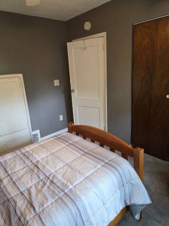 $700 / 5br - 100ft2 - Clean and quiet room (Wyoming)63985938456194124