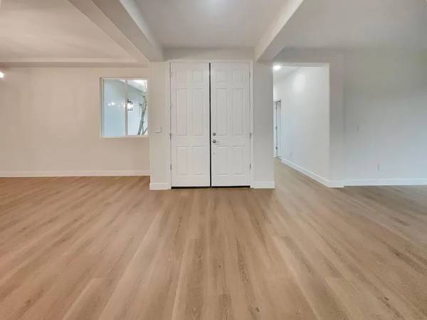 $1,747 / 4br - 2647ft2 - We welcome your furry friends! Pet Friendly! 4 Bd / 4
Ba / 2,647 SqFt (Lincoln)63844737186305122