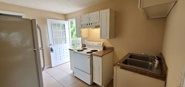 $800.00 / 1br - 650ft2 - 1 Bed/1 Bath upstairs apartment in Columbia63680356216833122