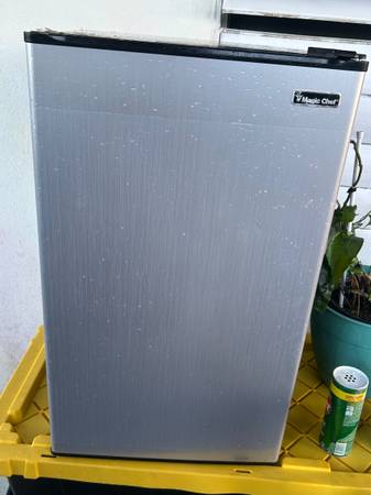Magic Chef Mini Refrigerator 1