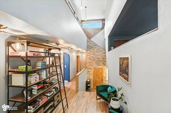 $580,000 / 3br - 2778ft2 - ¡HOGAR ÚNICO EN CHUGIAK! (24343 Thunderbird Drive) (Chugiak)63991792728579122