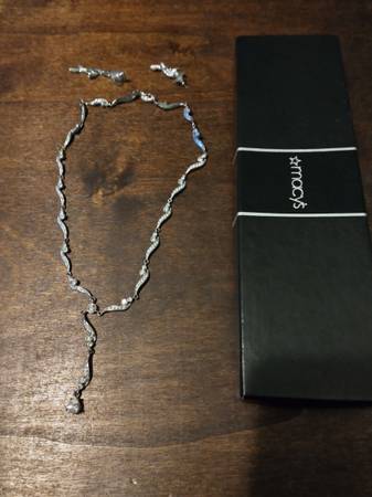 Necklace and earring set 1