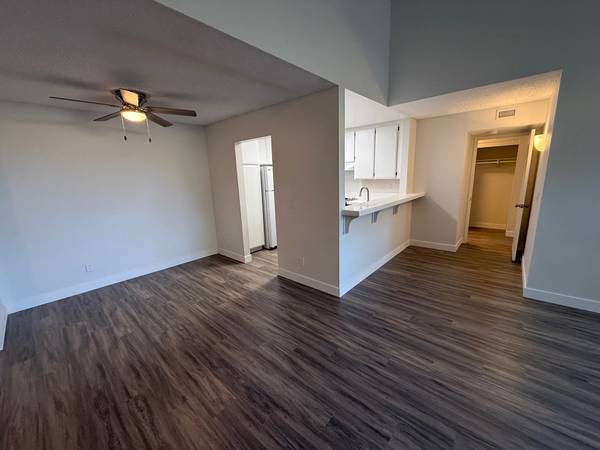 $2,810 / 2br - 1092ft2 - Move In Special! 1month FREE RENT! Spacious 2x2 -With Garage Parking! (Clairemont)64037223799555122