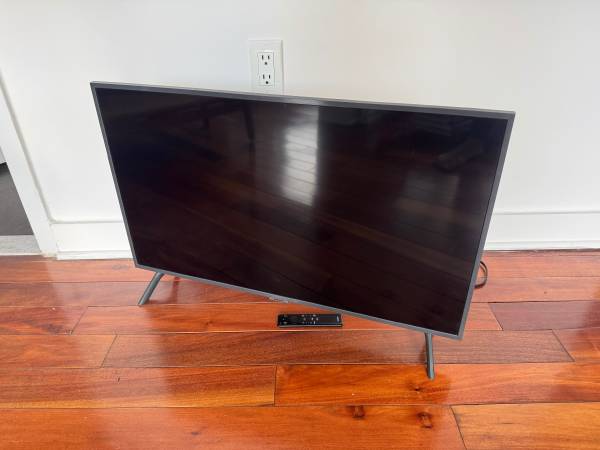 Samsung 32” QLED smart tv 1
