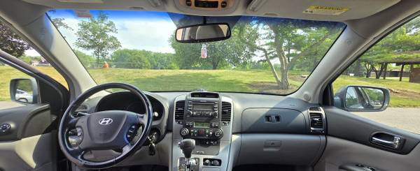 Hyundai Entourage Limited Edition 130 K miles. Good Condition - $2,999 (Wheeling)63616817381635124