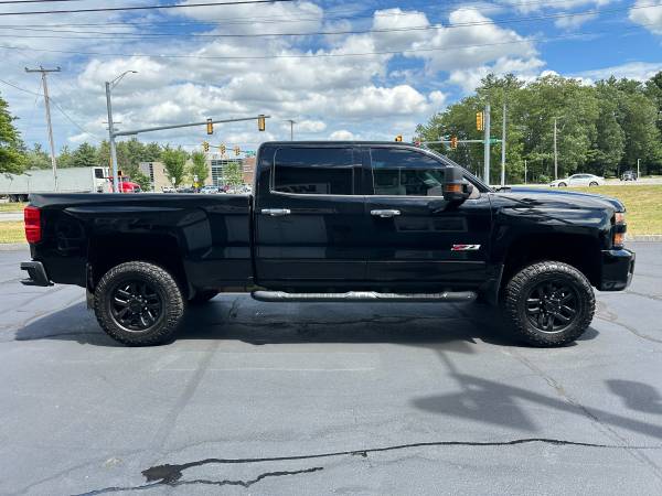 ** 2017 CHEVY SILVERADO 2500HD CREW CAB LT Z71 1 OWNER 4X4 ** - $27,500 (WALSH TRUCK AND AUTO)63623706590339123
