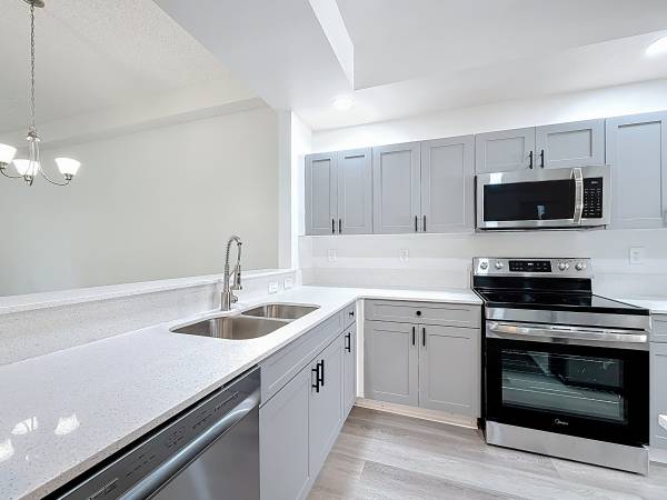 $2,375 / 2br - 1200ft2 - Rental Available-Immediate Move in! (West Palm Beach)63983674778115122