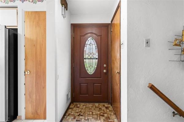 $235,000 / 3br - A Charming Ranch Home Located in Pleasant Hills (198 Lynn Drive)64013363132545123