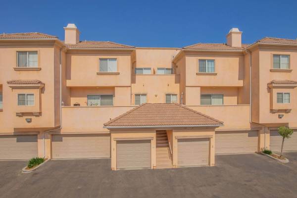 $2,779 / 2hab - 1154ft2 - 🕸️ Web of Comfort – 2hab/2.5ba – ¡Pregunte por Jessica Thornton! (17621 W. Pauline Ct., Canyon Country, CA)63812226350595124