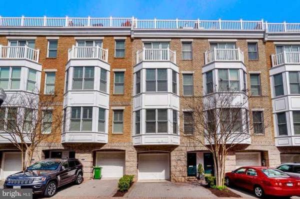 $815 Room available in Luxury Townhomes- Harborview (Riverside)63694872331265120