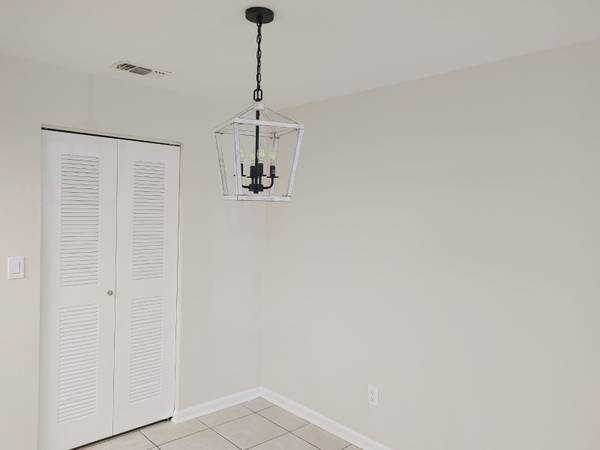 $1350.00 / 2br - 837ft2 - Tower Village Fourplex Unit C63823035032963122