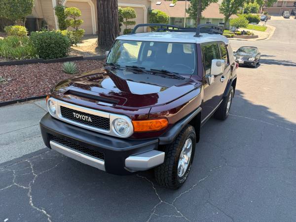Toyota FJ Cruiser - $13,000 (Roseville)63619167333505123