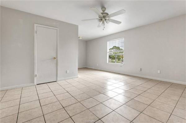 $329,900 / 8br - Cash flowing Bryan TX four-plex(4-Plex) for sale by owner (Bryan)63884891426689122