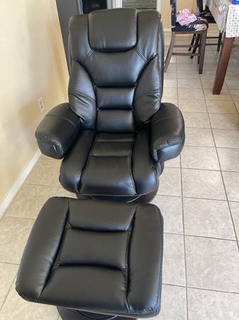 Lounge chair with swivel and ottoman black leather new - $420 (Modesto)63471299158531120