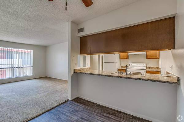 $1,075 / 2br - 912ft2 - This deal won't last long! Gorgeous 2 bed, 1.5 bath! Prime location. (Las Vegas)63859500563457122