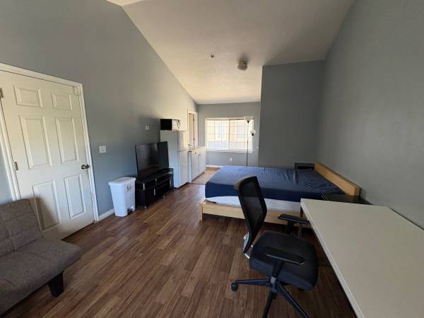 $1,075 / 400ft2 - Estudio con techo alto en el centro (Salt Lake City)63671077691779121