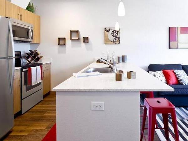 $3,456 / 2br - 1270ft2 - Quartz kitchen countertops with full height ceramic tile backsplash (Redmond)63874307426689121