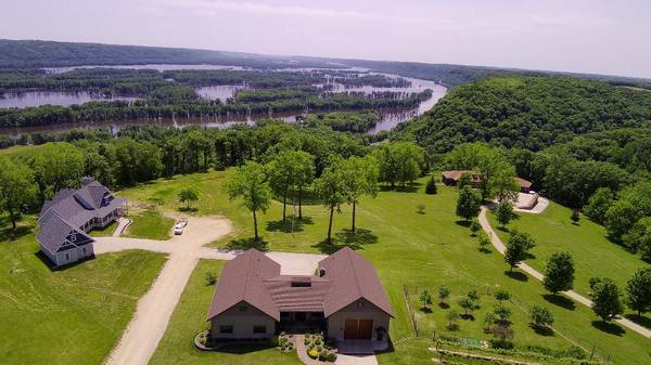 $989,900 / 3br - 2940ft2 - Luxury Home in Beautiful Setting (Harpers Ferry)63815082757889120