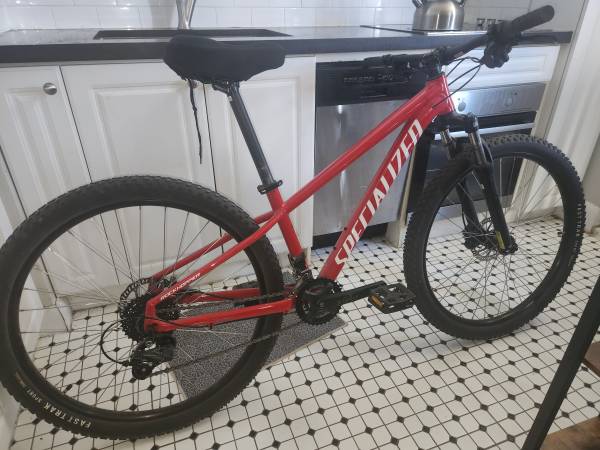 Specialized 2023 ROCKHOPPER 27.5 - Flo Red/White S 1