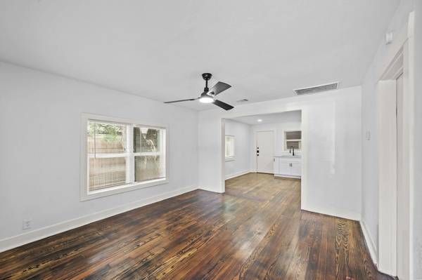 $399,000 / 2br - HACK DE CASA: Vive y alquila en Independence Heights: Dos casas, un terreno (Independence Heights)63760508612099123