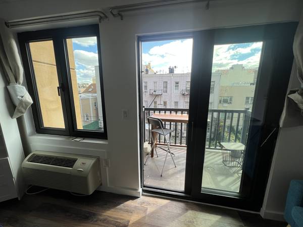 $1,760 / 3br - Looking for new roommate in Massive Triplex (Bushwick)64033632607107124