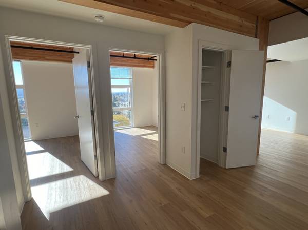 $1,294 / 1br - 448ft2 - Parcel Lockers, Large Windows, Secure Access (540 NE 99th Ave, Portland, OR)63914971537411124