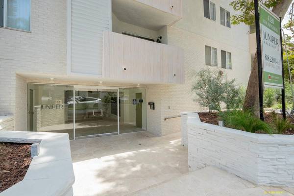 $2,450 / 1br - 700ft2 - 1 Bedroom 1 BA in Sherman Oaks + Balcony + Granite + Plank Flooring (Sherman Oaks)63952931817090124