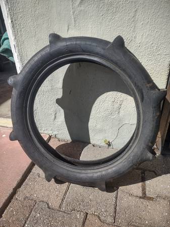 Dirtbike paddle tire 1