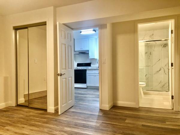 $1,350 / 1br - Suite para alquilar. Patio trasero de la Universidad Cal State East Bay (hayward / castro valley)63657929457153121