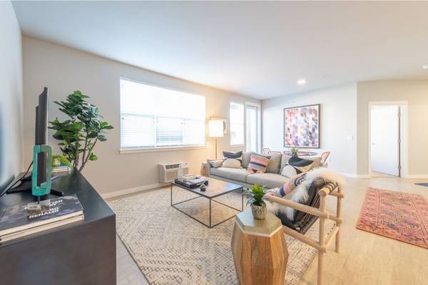 $2,030 / 2br - 923ft2 - 2/bd 1/ba, Package Receiving, In Tigard (13285 Southwest Hawks Beard Street, Tigard, OR)64039059729410120