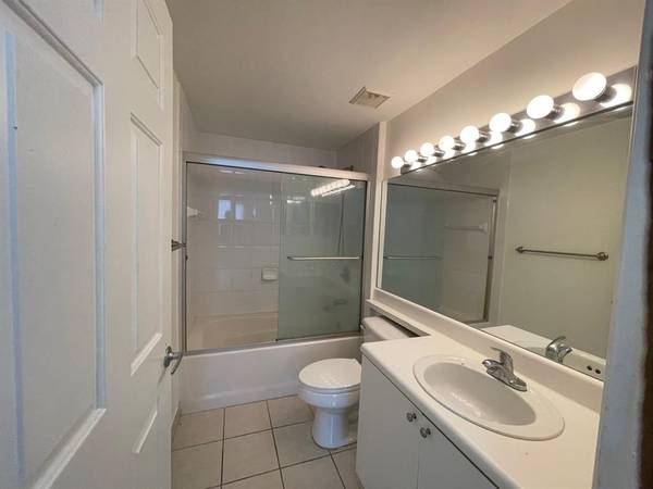 $1,975 / 2br - Magnificent 2/2 for rent at Tamarac (Tamarac)64049280751491122
