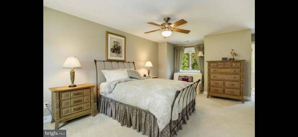 Solid wood Queen bedroom set 1