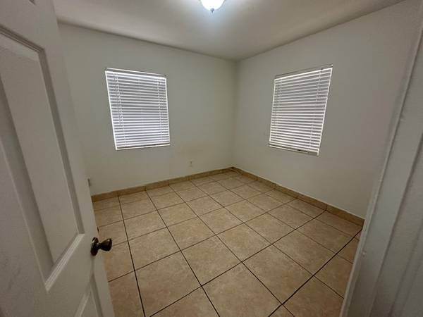 $2,750 / 3br - casa en hialeah a la renta 3 cuartos y un baño (hialeah)64001844787843123