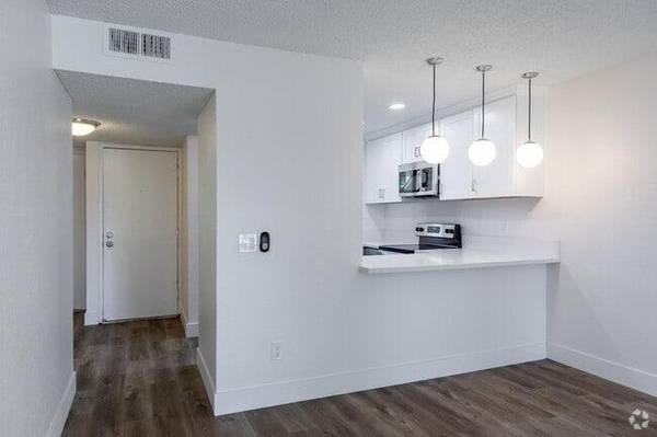 $2,900 / 2br - 936ft2 - Central Air Conditioning, Private Patios, Private Balconies (La Mesa)64037387577857121