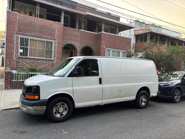 2010 Chevrolet Express - $3,100 (Brooklyn)63441360827009121